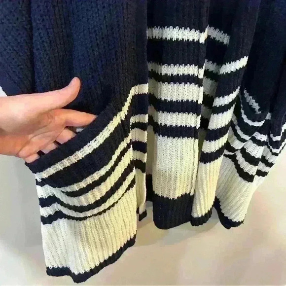 NWT Aerie Navy Blue White Oversized Long Heavy Knit Cardigan Size X-Small Small - Picture 7 of 7